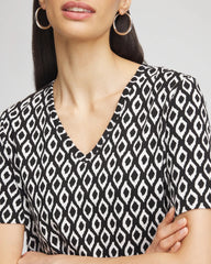 Graphic Slub V-Neck Tee Black - Chico's